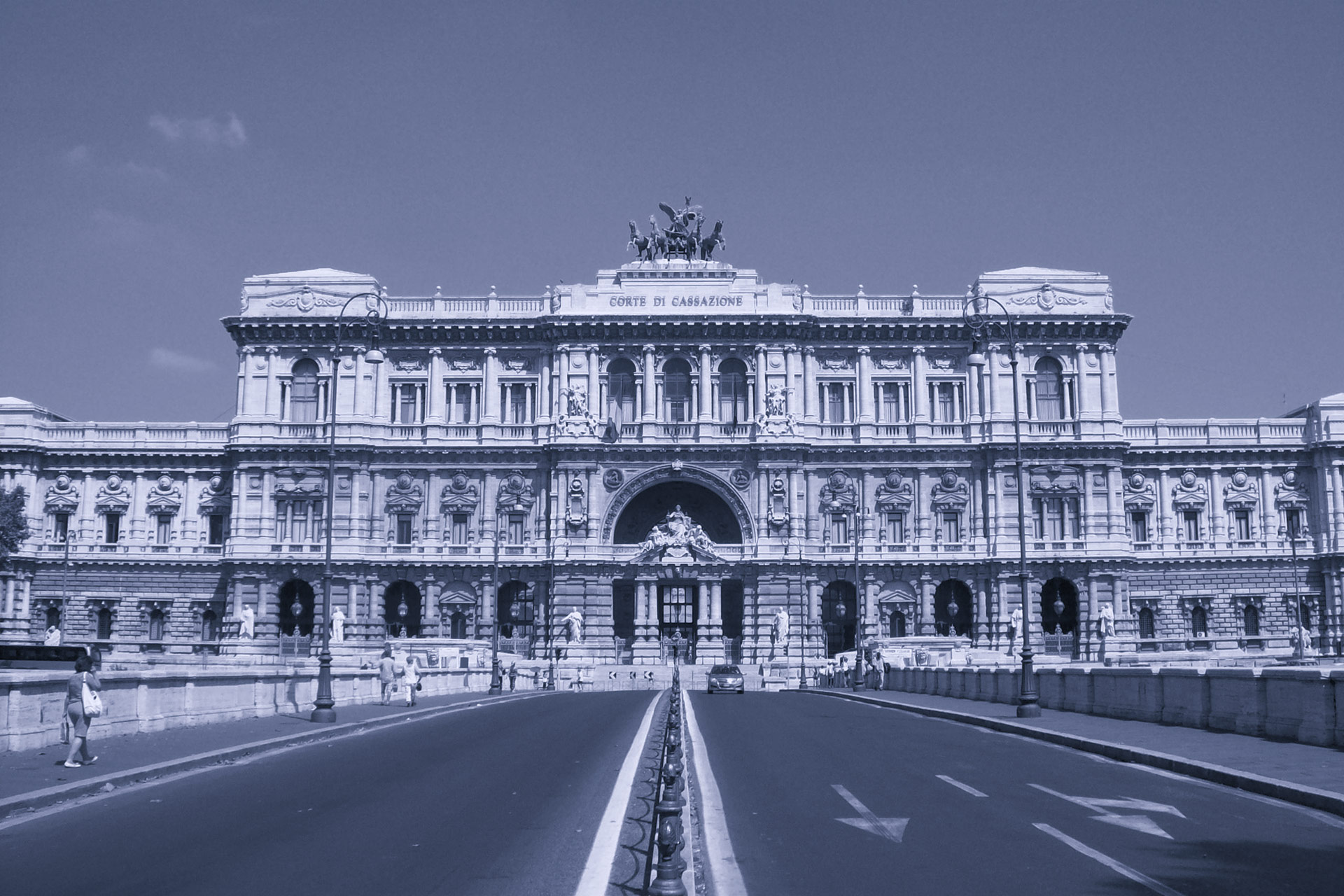 Roma_2011_08_07_Palazzo_di_Giustizia-perna